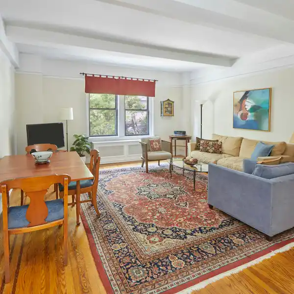 ELEGANT PRE-WAR BEAUTY IN BOUTIQUE BUILDING