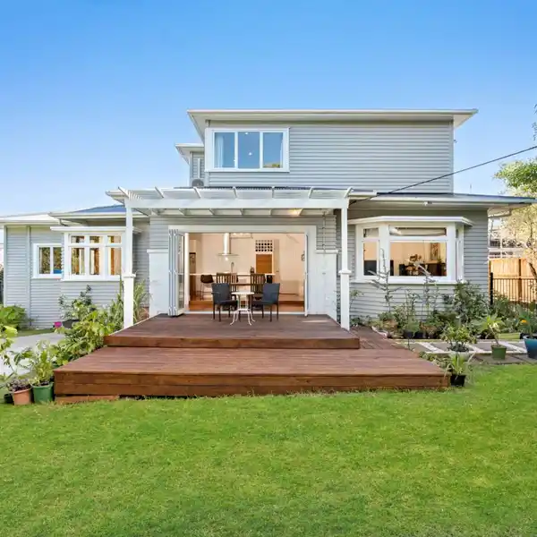 CHARMING CHARACTER FAMILY HOME