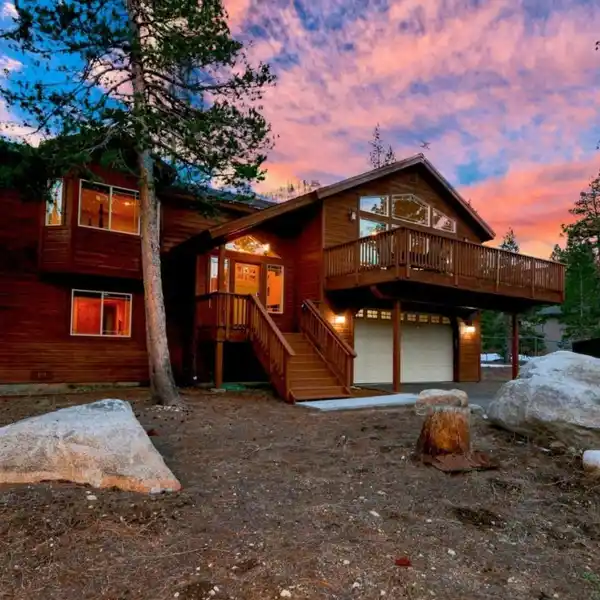WELL-MAINTAINED MOUNTAIN HOME IN CHRISTMAS VALLEY