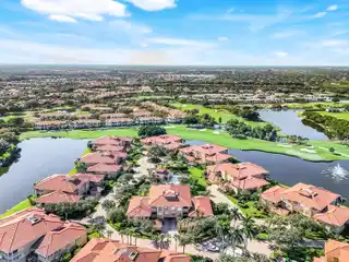 Wonderfully Appointed Home in Les Chateaux