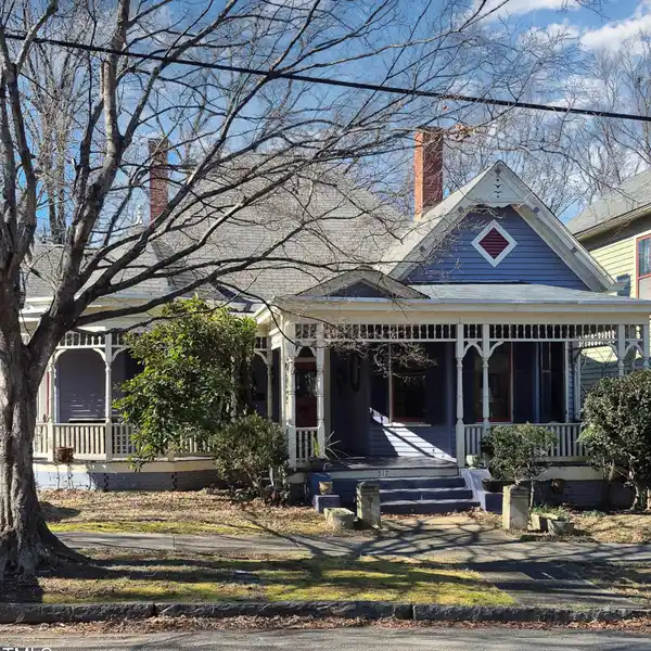 CHARMING HOME IN THE HEART OF HISTORIC OAKWOOD
