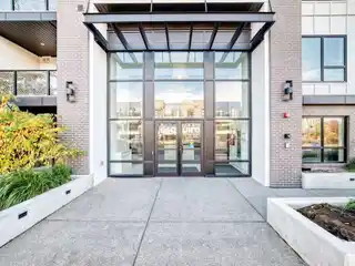 Esquire in University District Top-Floor Penthouse