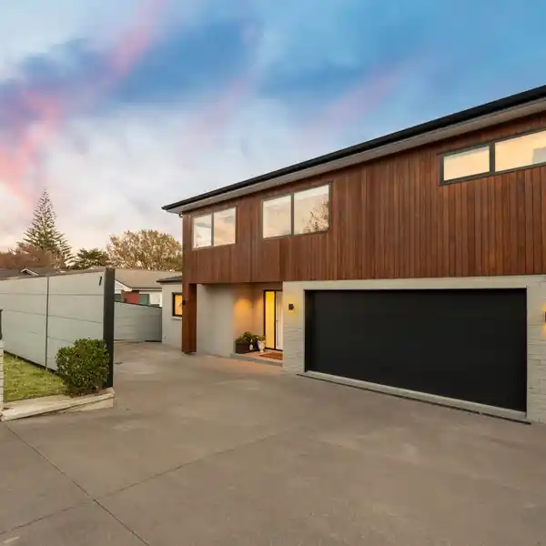 ARCHITECTURAL MASTERPIECE IN MACLEANS ZONE