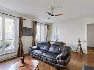 Elegant Early 20th Century Riverside Apartment
