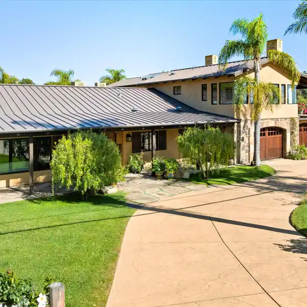 PRIVATE RETREAT IN PRESTIGIOUS SAN ANTONIO CREEK