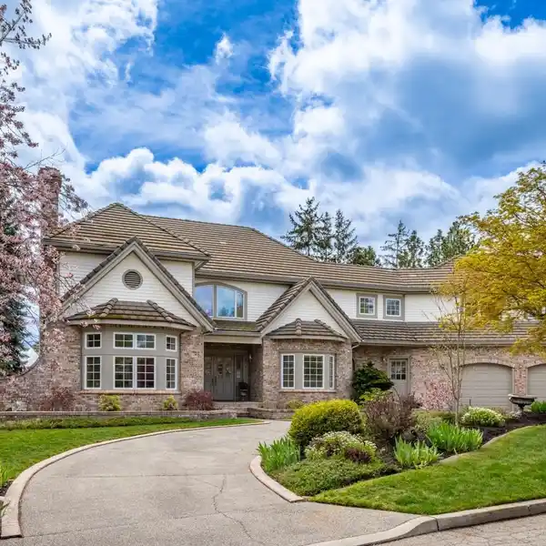 STUNNING CUSTOM SOUTHRIDGE PROPERTY