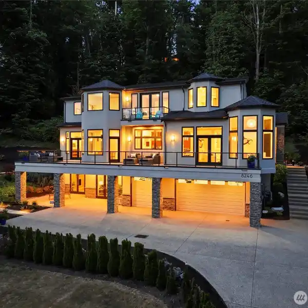 IMMACULATE LAKE-VIEW LUXURY HOME