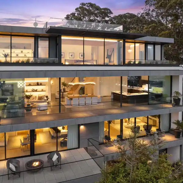 ARCHITECTURALLY SIGNIFICANT FORTRESS IN GLEN PARK