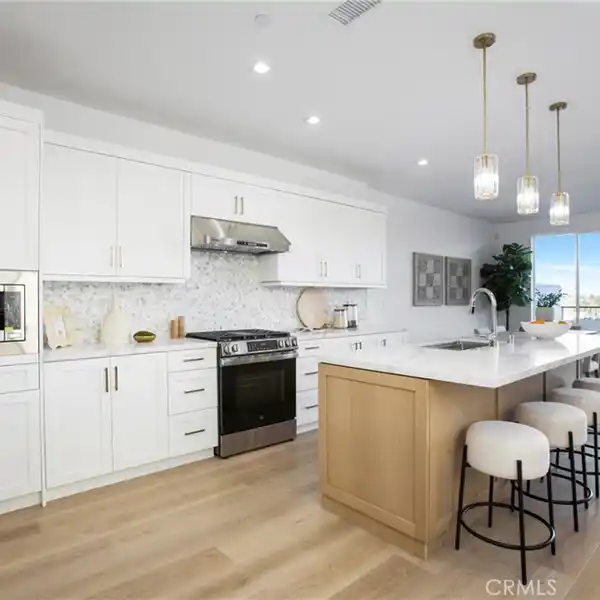 ELEGANT RESIDENCE WITH DESIGNER KITCHEN AND WINE CAPTAIN