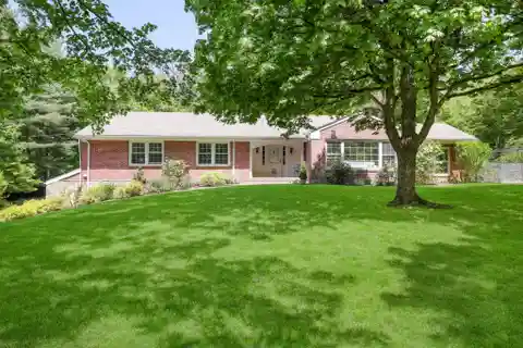Charming Ranch with Reservoir Access