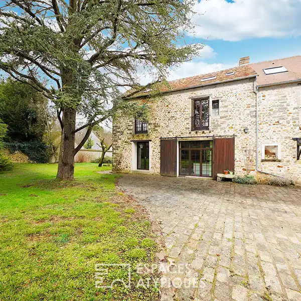 RENOVATED FARMHOUSE WITH BARN
