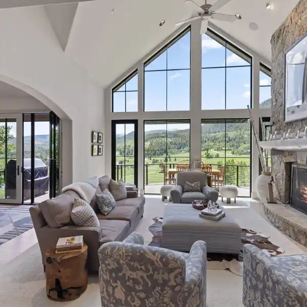 UNIQUE AND EXQUISITE RESIDENCE