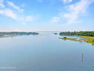 Sophisticated Top-Floor Residence in the Waterford Association