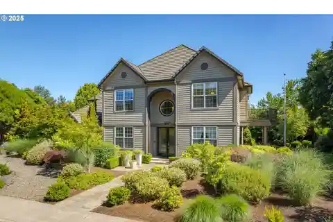 Beautifully Designed Residence in Edgewater