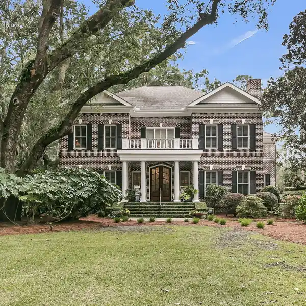 ELEGANCE AND FUNCTIONALITY IN STONO FERRY