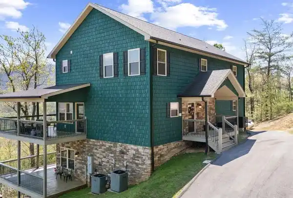 A MASTERFUL BLEND OF LUXURY AND NATURE