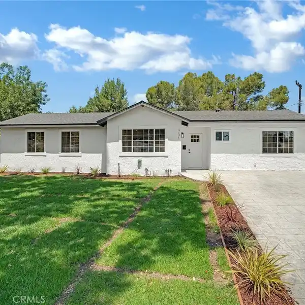 EXCEPTIONAL PROPERTY IN THE HEART OF THOUSAND OAKS