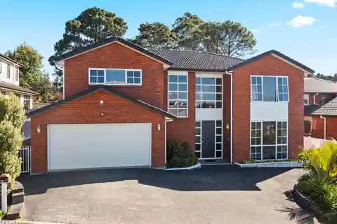 Expansive Albany Retreat with Designer Interiors