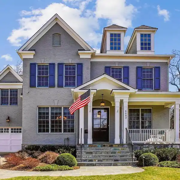 BEAUTIFULLY APPOINTED AND FULLY UPDATED HOME
