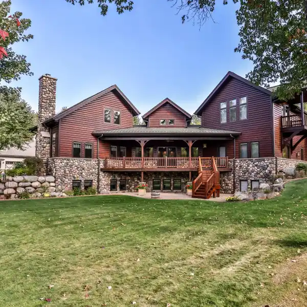 EXPANSIVE ESTATE WITH RUSTIC ELEGANCE