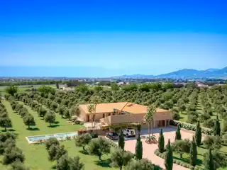 Large Finca with Olive Grove and Vineyard in Inca