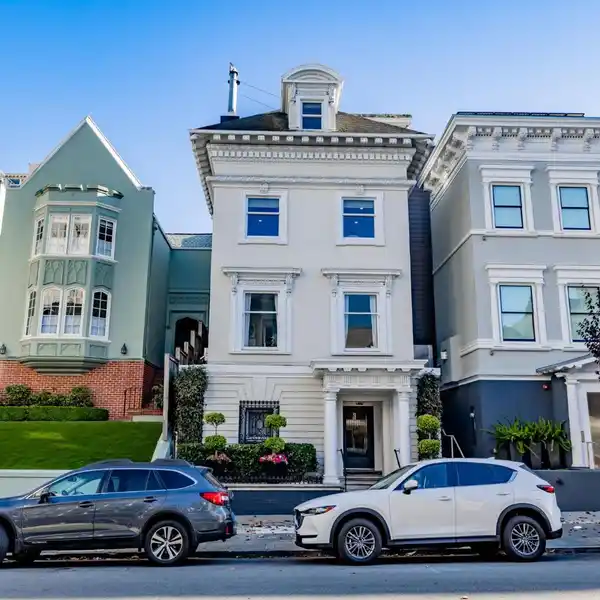 ELEGANT PENTHOUSE CONDO WITH TIMELESS SAN FRANCISCO CHARM