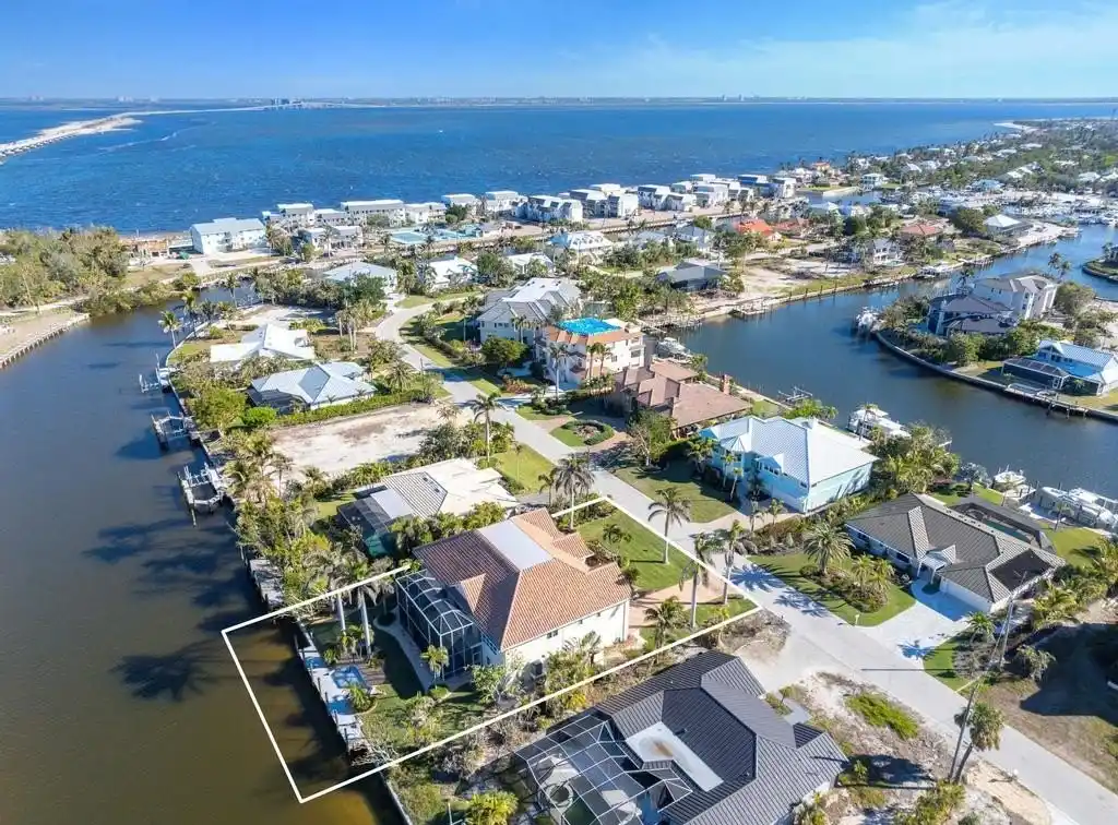Waterfront Luxury with Direct Gulf Access
