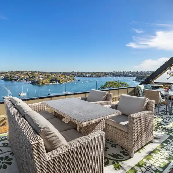 IMMACULATE DUAL-LEVEL APARTMENT WITH MAGNIFICENT VIEWS