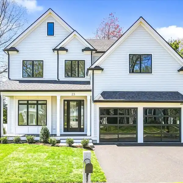 NEW HOME BOASTING ALL THE LUXURY FEATURES