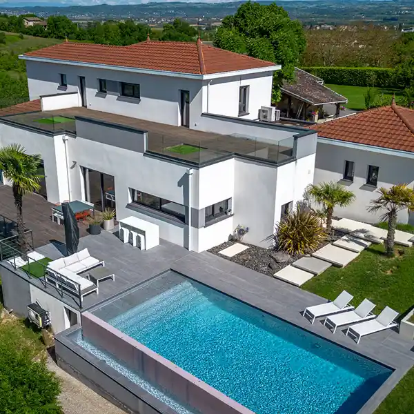 ARCHITECT-DESIGNED VILLA WITH BREATHTAKING MOUNTAIN VIEWS