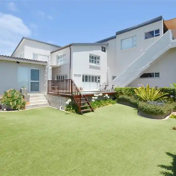 BEACH HOUSE IN CHARMING YZERFONTEIN