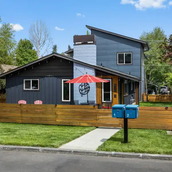BEAUTIFULLY MAINTAINED BUNGALOW