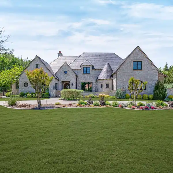 STUNNING CUSTOM ESTATE