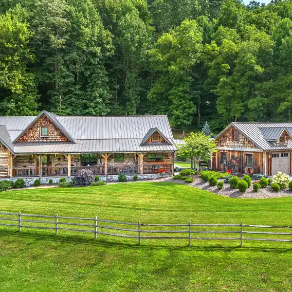 EXCEPTIONAL EQUESTRIAN ESTATE