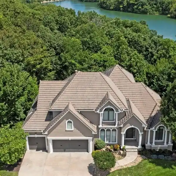 EXQUISITE LAKEFRONT CUSTOM ESTATE