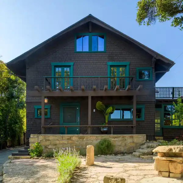 ICONIC CRAFTSMAN HOME