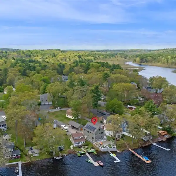 PERFECT LAKEFRONT COTTAGE