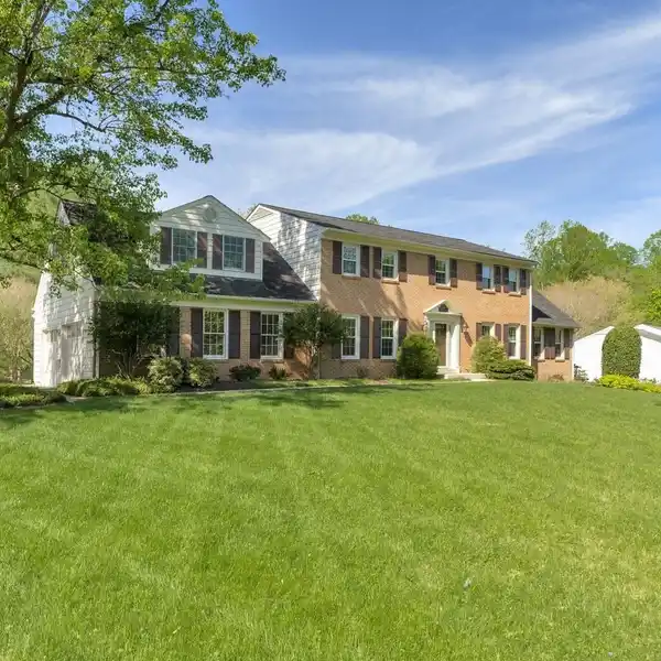 ELEGANT COLONIAL BACKING TO SCENIC NATURE TRAIL