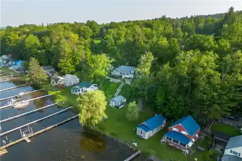 Charming Lakefront Cottage