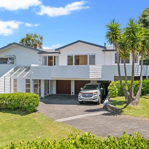 LARGE HOME WITH ENDLESS POSSIBILITIES