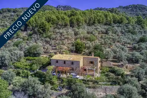 Spectacular Property with a Renovated Eighteenth Century House