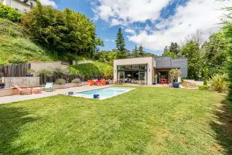 Gorgeous Contemporary Pool Home