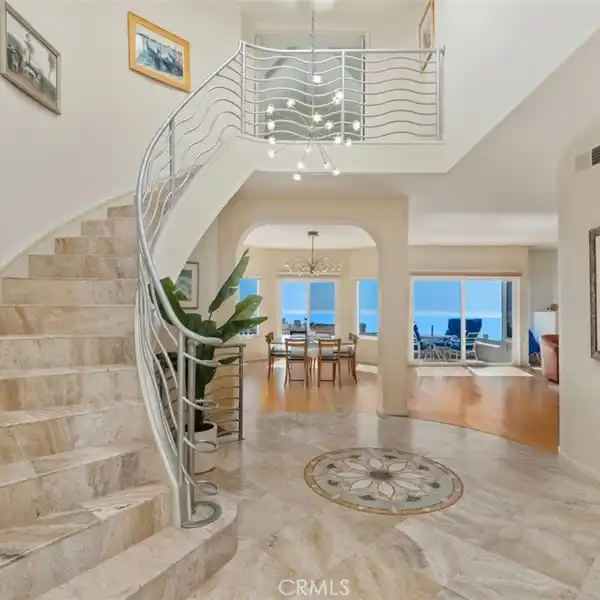 SPECTACULAR OCEAN VIEW HOME