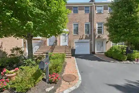 Luxury Living in Georgetown Commons Condominiums