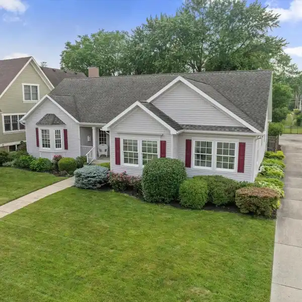 RANCH-STYLE RETREAT STEPS FROM NOTRE DAME GATE
