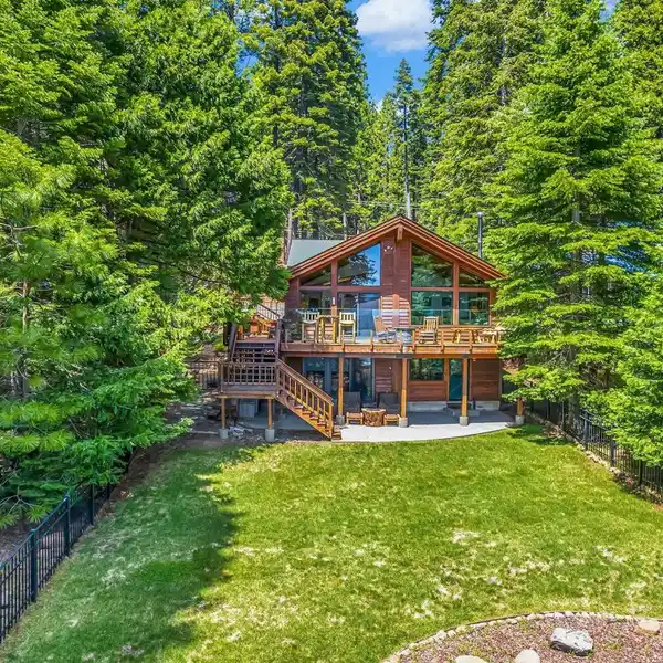 RARE PROPERTY IN THE LAKE ALMANOR COUNTRY CLUB