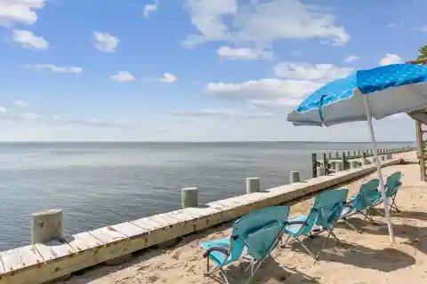 Stylish Beach Cottage with Stunning Water Views