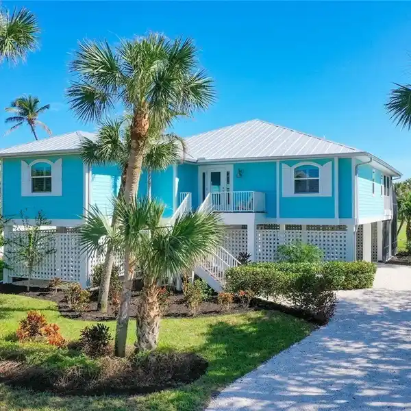 COMFORTABLE ISLAND HAVEN