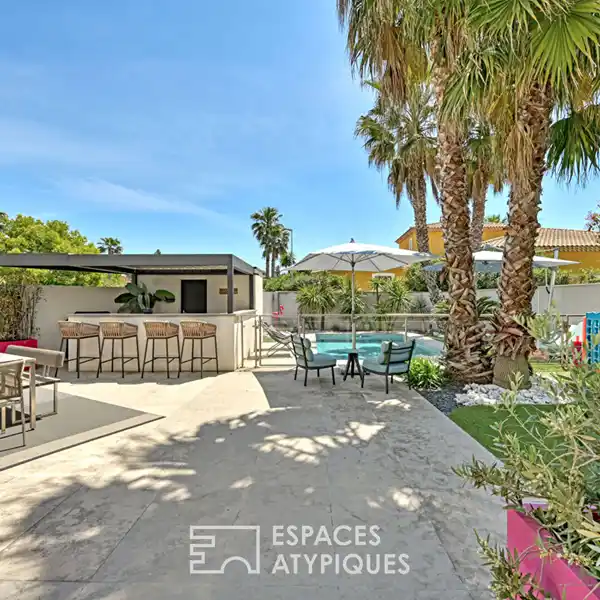 SPACIOUS MODERN HOUSE WITH SEAMLESS INDOOR-OUTDOOR FLOW