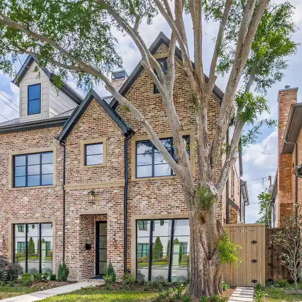 STUNNING NEW CONSTRUCTION HOME